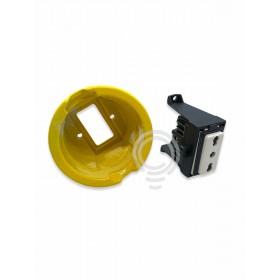 10 / 16a yellow vintage porcelain socket