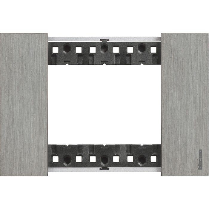 Placca 3 moduli living now acciaio materiale zama Bticino