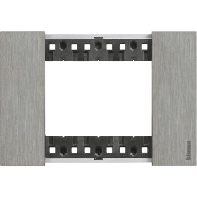 Placca 3 moduli living now acciaio materiale zama Bticino