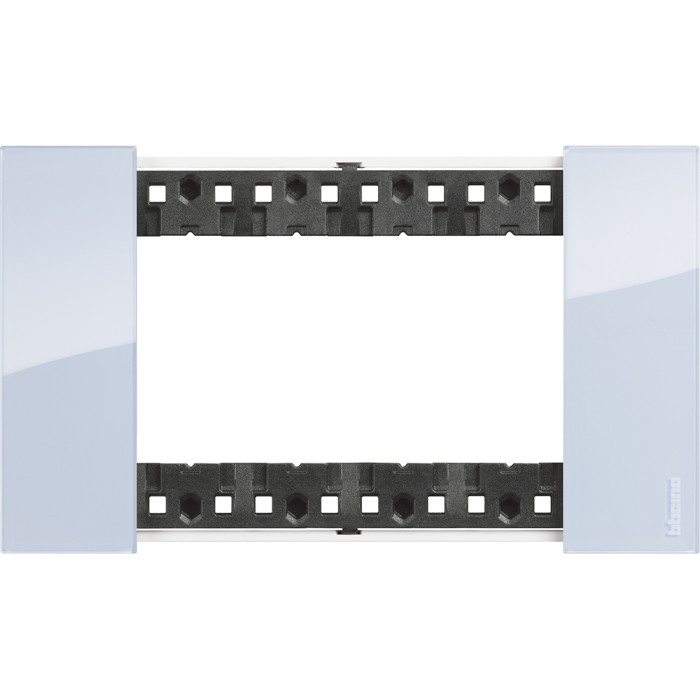 Placca 4 moduli living now sky materiale plastica bimaterica 