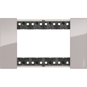 Placca 4 moduli living now aura materiale plastica bimaterica 