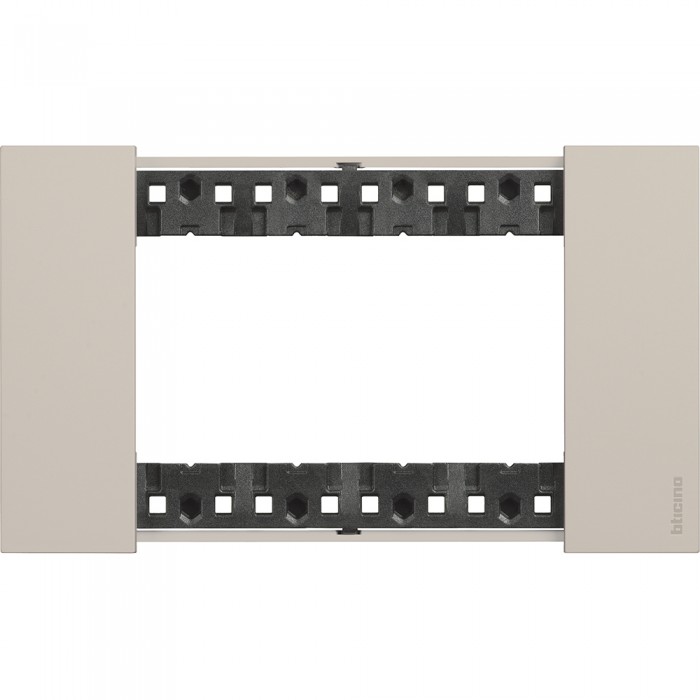 Placca 4 moduli living now sabbia materiale plastica 