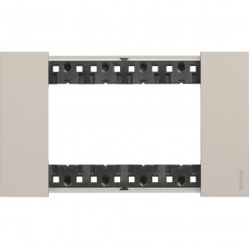 Placca 4 moduli living now sabbia materiale plastica 