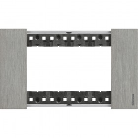 Placca 4 moduli living now acciaio materiale zama