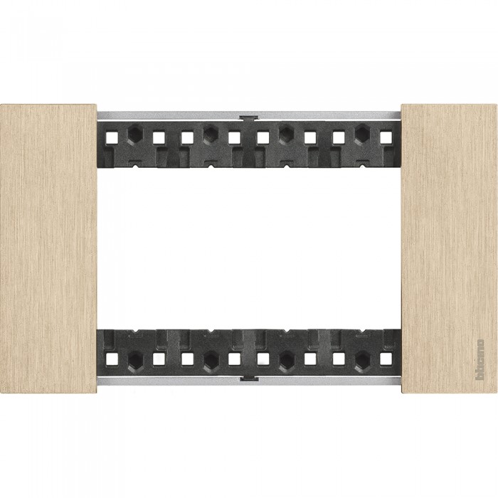 Placca 4 moduli living now oro materiale zama