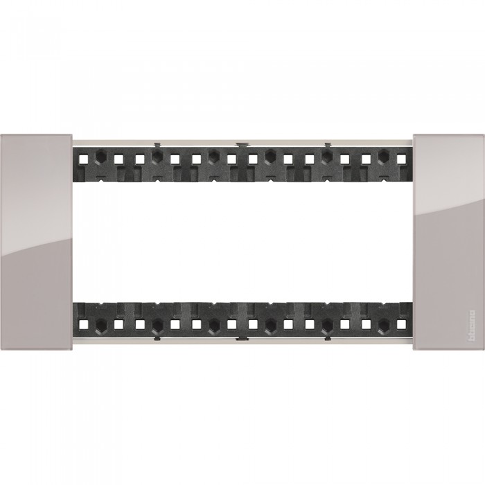 Placca 6 moduli living now aura materiale plastica bimaterica