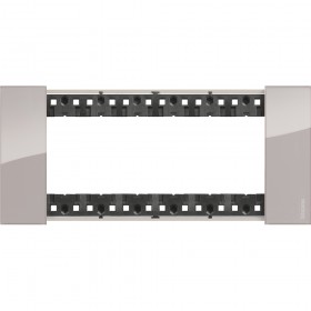 Placca 6 moduli living now aura materiale plastica bimaterica