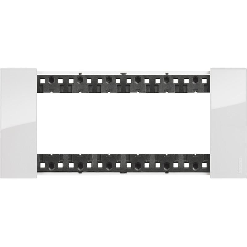 Placca 6 moduli living now ghiaccio materiale plastica bimaterica