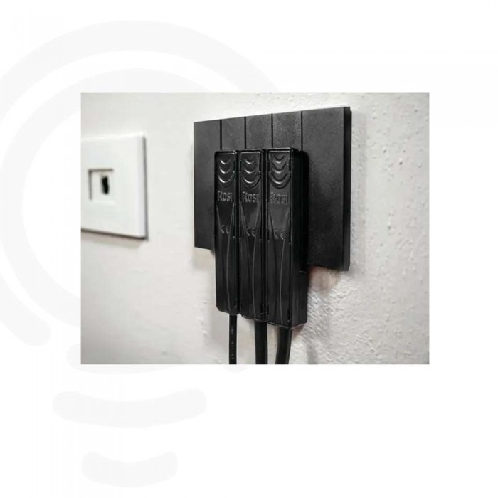 Fiche ultra-plate noire standard italien 90° 10A 2P T 250V 2