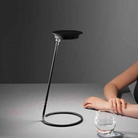 Lampe de table rechargeable avec piles en métal peint en blanc et ABS pour une utilisation intérieure et extérieure