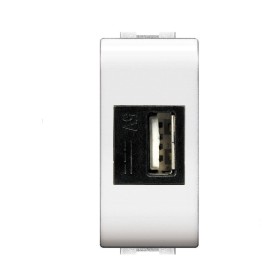 Prise dalimentation intégrée de type C, entrée 230 V, sortie 5 V DC 2,1 A.