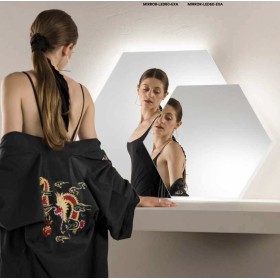 Specchio EXA Esagonale 60 cm con Illuminazione LED, Bordo Satinato CCT 2 Temperature e Pellicola Ant